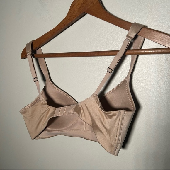 NWOT NATORI REVELATION WIRELESS  CONTOUR BRA 32B - Picture 3 of 4